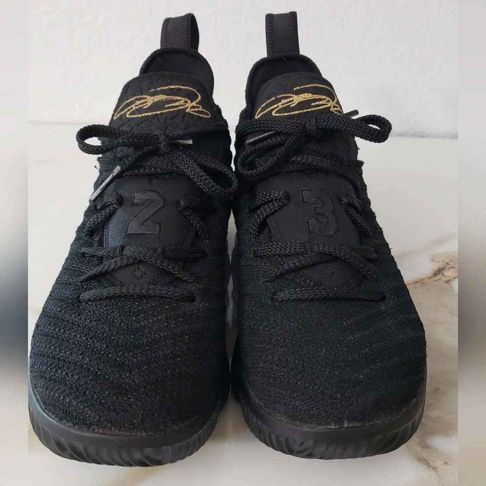 Nike LeBron 16 GS I'm King black metallic gold size 5.5 youth basketball tennis